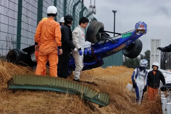 Spectacular accident in Suzuka: Williams junior lands upside down in the straw