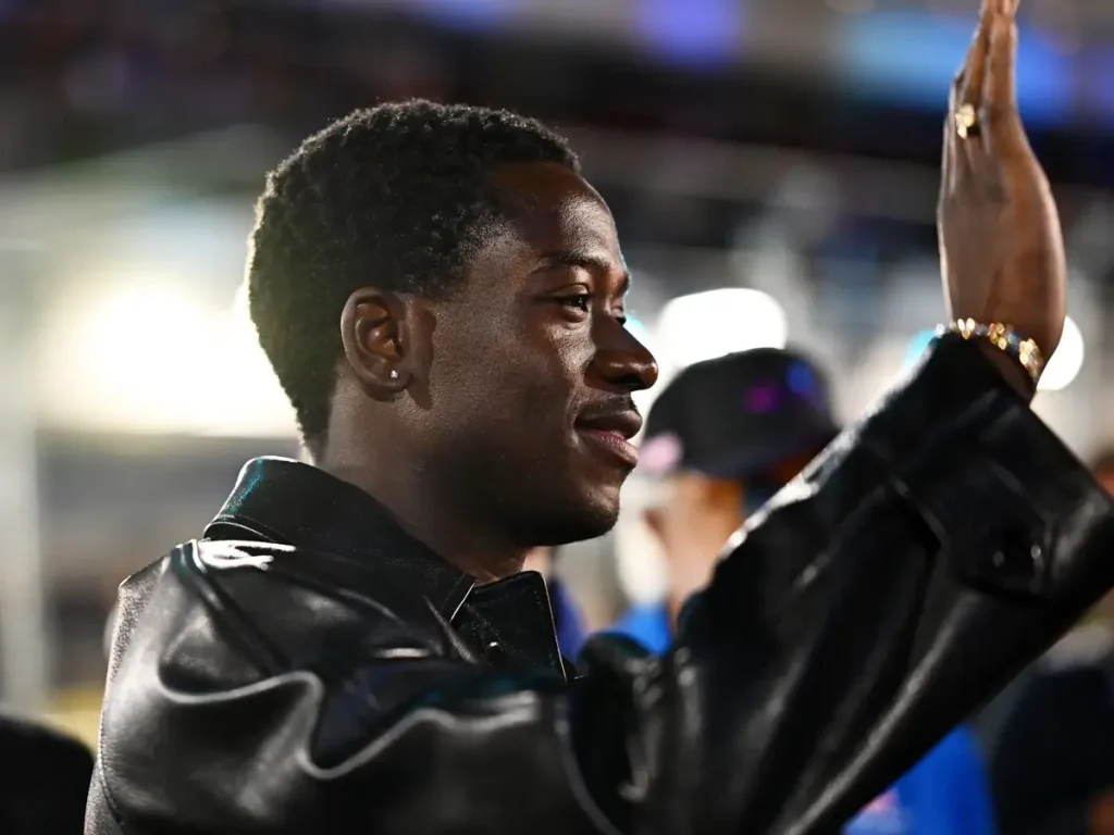 Foto zur News: F1 wirbt mit Starbesetzung für 2026: Damson Idris zurück im Paddock