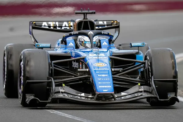 "Painful" start: Williams is missing "at least half a second"