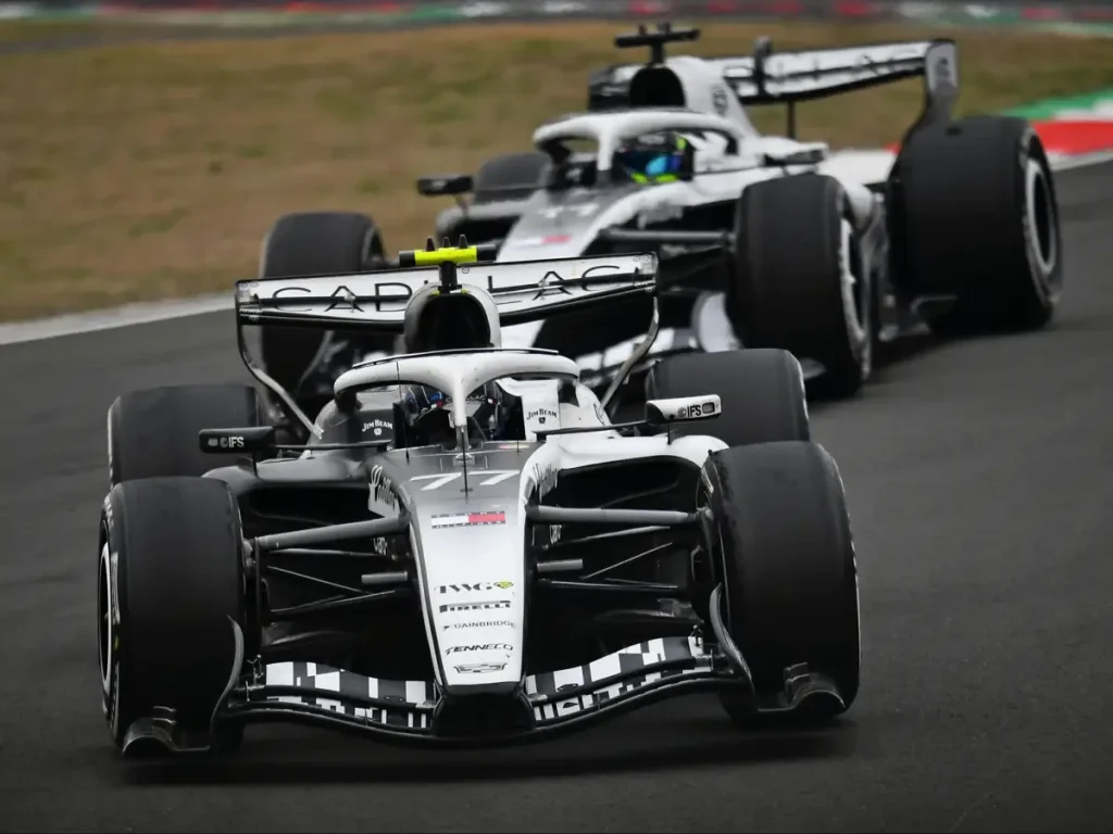 News photo: Both Cadillacs at the finish, but: Sergio Perez collides with teammate Valtteri Bottas
