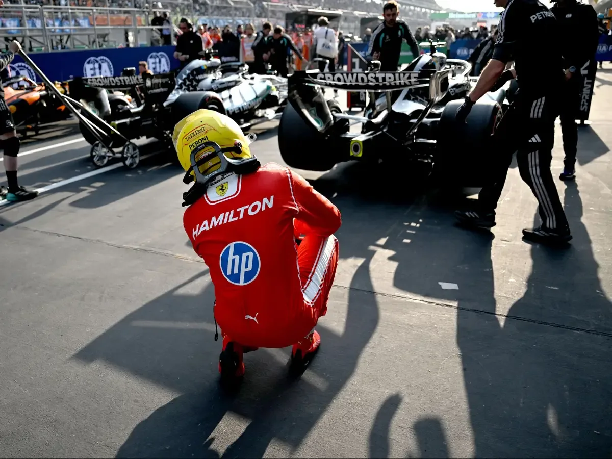 "Inspector Seb" is back: Hamilton takes a close look at Mercedes