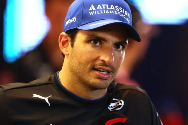 Carlos Sainz rules out team principal role: "Pure chaos"