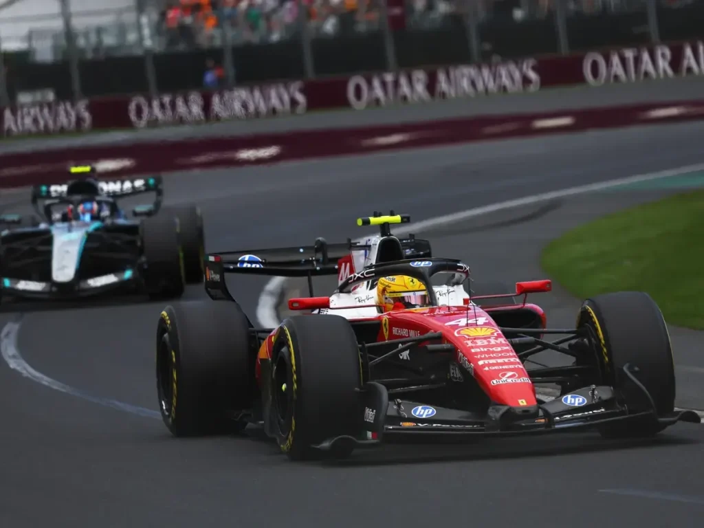 Foto zur News: Ferrari: Lewis Hamilton glaubt an Aufholjagd gegen Mercedes