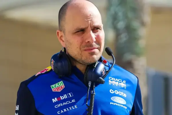 Verstappen engineer Gianpiero Lambiase ahead of spectacular move