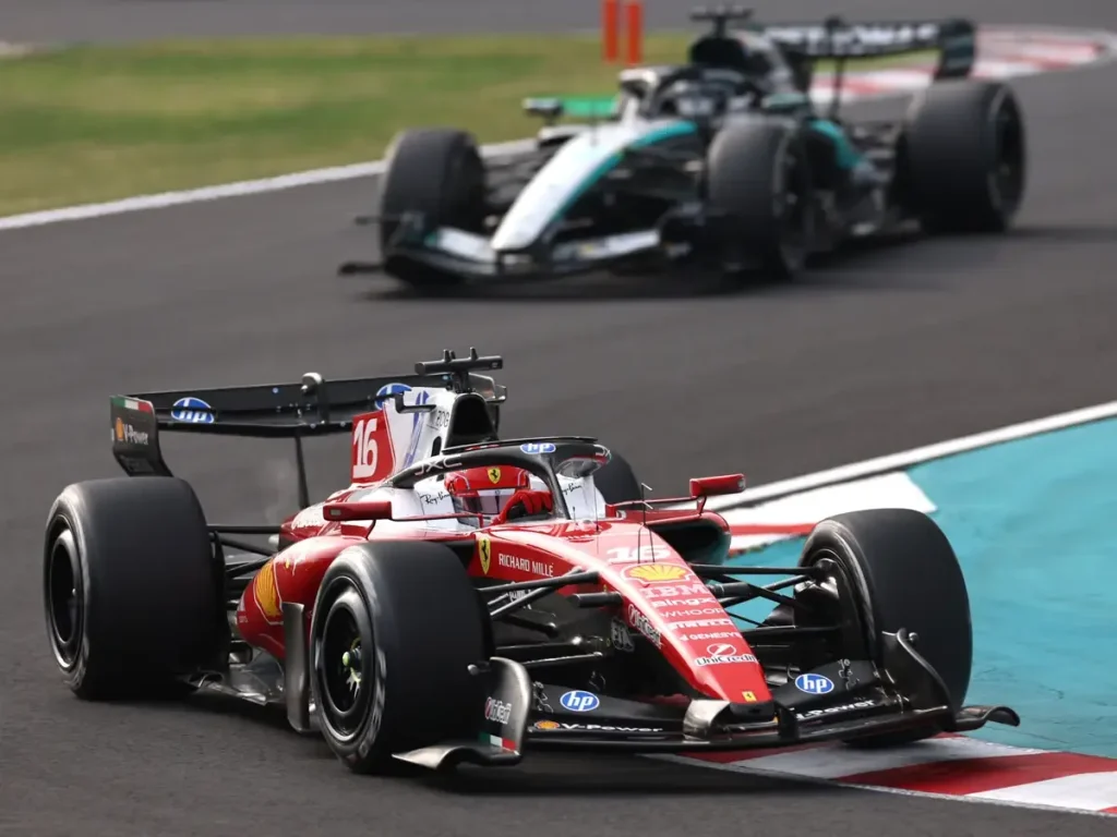 Foto zur News: Ferrari-Trick in Suzuka: Wie sich Leclerc gegen Angriffe von Russell geschützt hat
