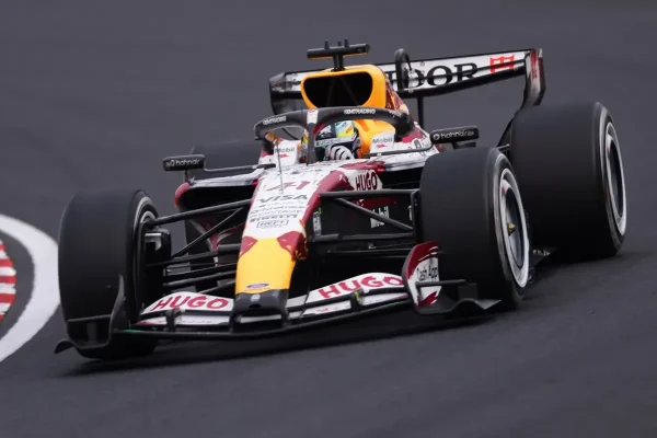 Moment of shock at Pirelli test: Arvid Lindblad crashes out with aquaplaning