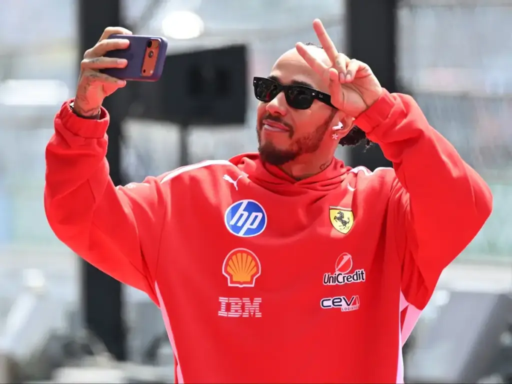 Foto zur News: Lewis Hamilton: Wilder Drift-Clip befeuert die Gerüchteküche