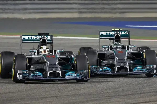 Bahrain 2014: Nico Rosberg was "too nice" to Lewis Hamilton