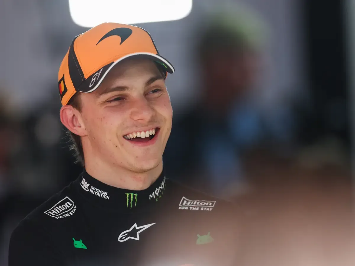 Piastri swaps Formula 1 car for V8 power: "First time with a roof"