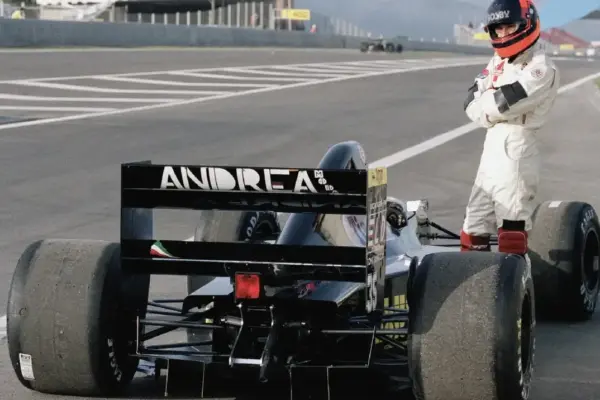 Much drama for 30 meters: The curious F1 debut of Perry McCarthy