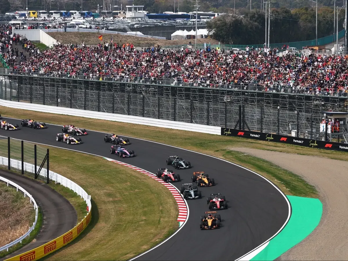 Sold-out race in Japan: 315.000 see next Antonelli victory