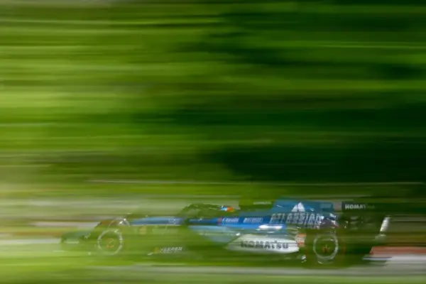 Williams: Carlos Sainz praises new staff after false start