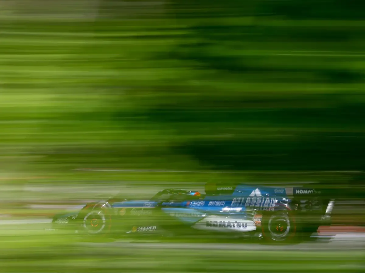 Williams: Carlos Sainz praises new staff after false start