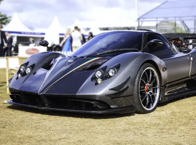Foto zur News: Fernando Alonso: Neues 10-Millionen-Auto mit besonderem Extra