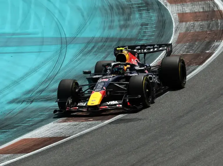 Foto zur News: Trotz Klatsche gegen Verstappen: Hadjar sieht sich näher dran