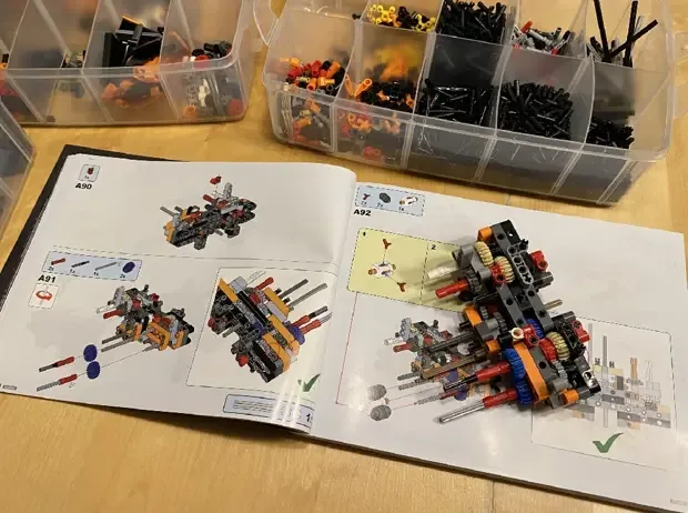 Photo for the news: A Mercedes-AMG GT3 made of 5,466 parts: The building block experiment
