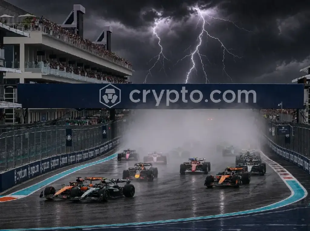 Photo for the news: Lightning threats: Why Formula 1 cannot/may not race in thunderstorms