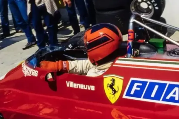 The last F1 helmet of Gilles Villeneuve breaks all records