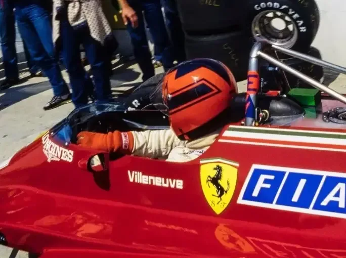 The last F1 helmet of Gilles Villeneuve breaks all records