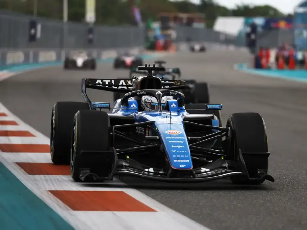 Photo for the news: Williams tackles problems in 