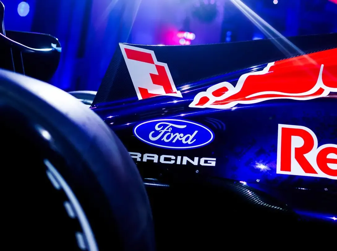 Formula 1 Engines: Why Ford "Loves" the V8 Idea