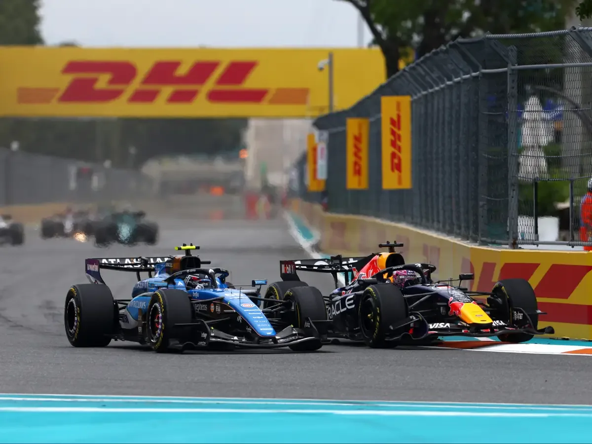 "Crazy maneuver": Carlos Sainz criticizes Max Verstappen